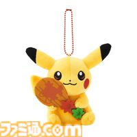 広島名物を持ったピカチュウぬいぐるみがかわいい、カイハラデニムや熊野筆などのアイテムも。ポケモンセンターヒロシマのリニューアル記念グッズが公開