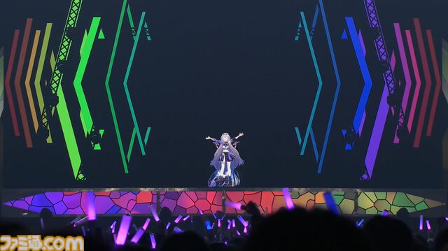 【ホロライブ 6th Fes】初ステージとなるAdventが超楽しそうに歌って踊る姿が尊すぎた。初となるセンターステージでのパフォーマンスは「おぉ！」と声が漏れるほど【ステージ1 リポート】