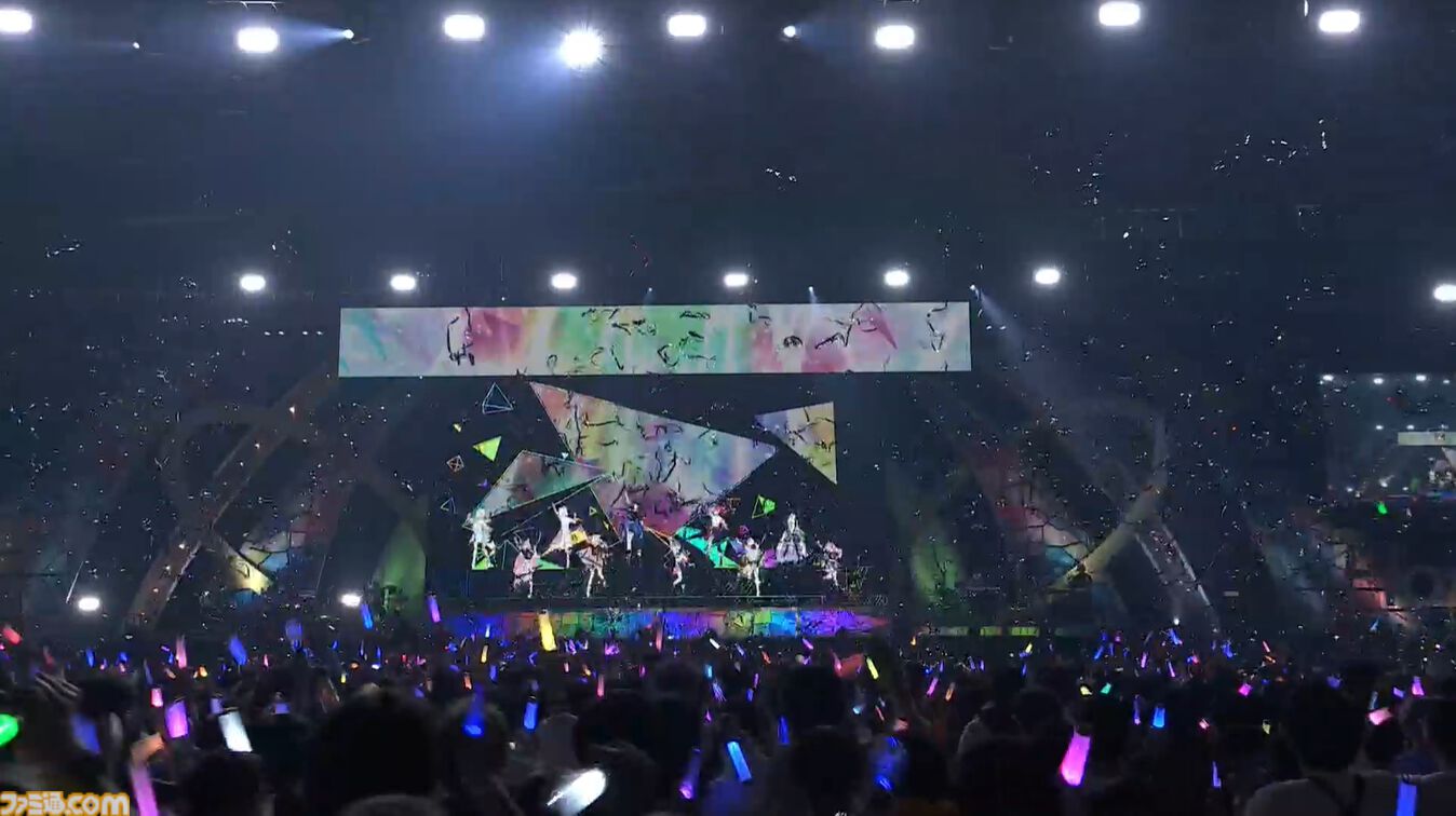【ホロライブ 6th Fes】初ステージとなるAdventが超楽しそうに歌って踊る姿が尊すぎた。初となるセンターステージでのパフォーマンスは「おぉ！」と声が漏れるほど【ステージ1 リポート】