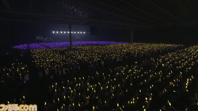 【ホロライブ 6th Fes】初ステージとなるAdventが超楽しそうに歌って踊る姿が尊すぎた。初となるセンターステージでのパフォーマンスは「おぉ！」と声が漏れるほど【ステージ1 リポート】