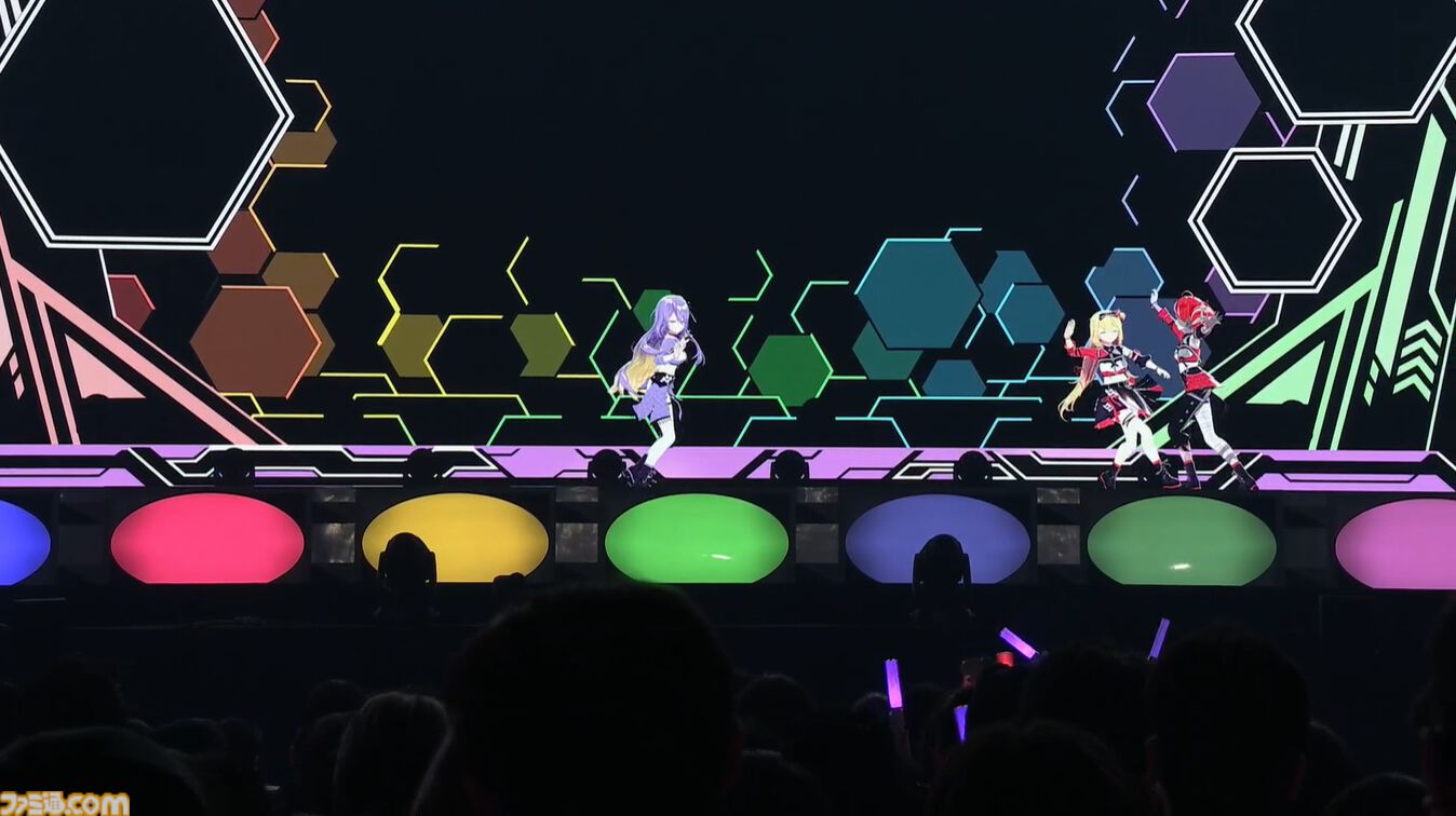 【ホロライブ 6th Fes】初ステージとなるAdventが超楽しそうに歌って踊る姿が尊すぎた。初となるセンターステージでのパフォーマンスは「おぉ！」と声が漏れるほど【ステージ1 リポート】