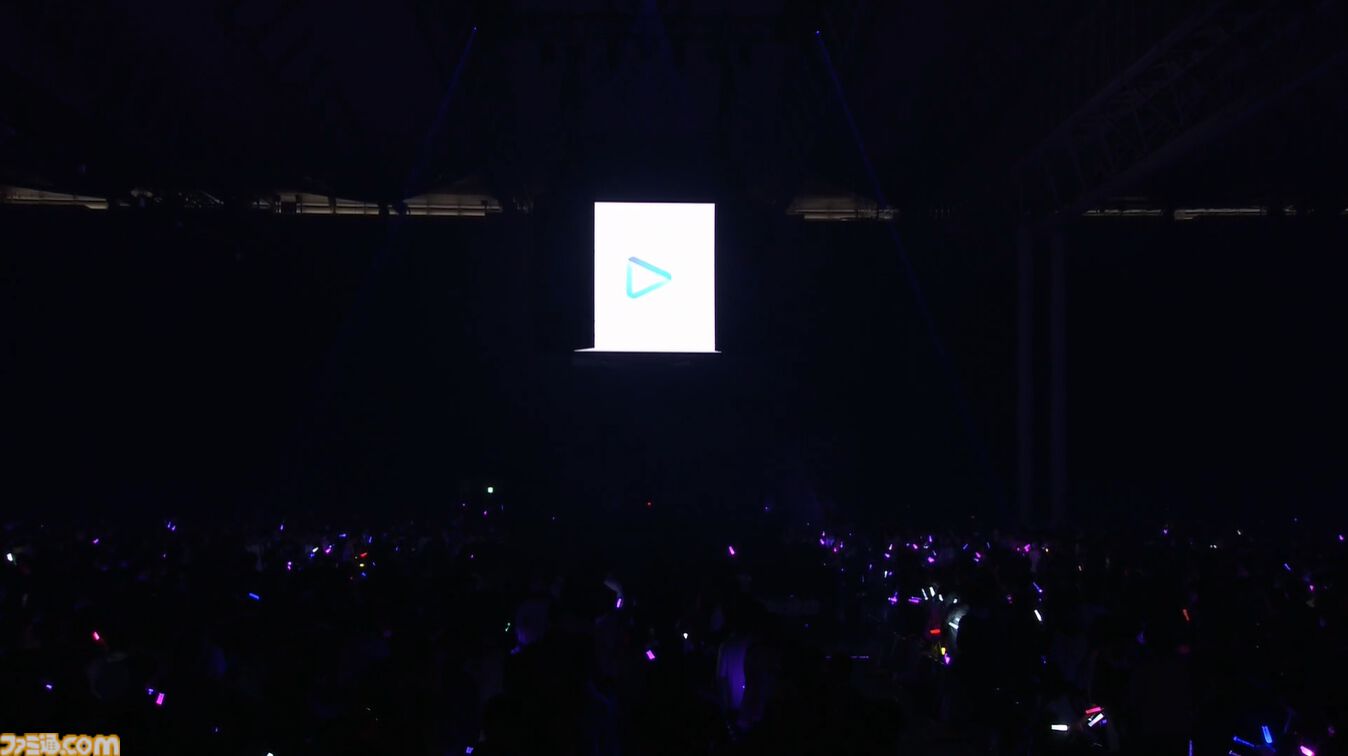 【ホロライブ 6th Fes】初ステージとなるAdventが超楽しそうに歌って踊る姿が尊すぎた。初となるセンターステージでのパフォーマンスは「おぉ！」と声が漏れるほど【ステージ1 リポート】