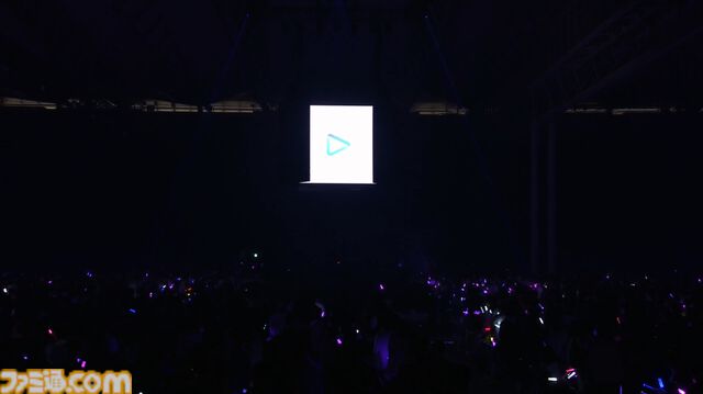 【ホロライブ 6th Fes】初ステージとなるAdventが超楽しそうに歌って踊る姿が尊すぎた。初となるセンターステージでのパフォーマンスは「おぉ！」と声が漏れるほど【ステージ1 リポート】