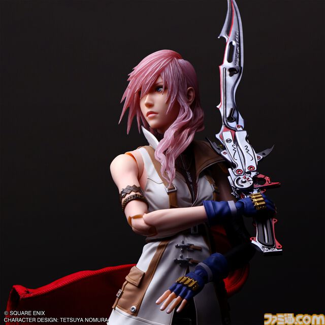 『FF13』ライトニングフィギュア登場。ブレイズエッジは銃と剣を切り替え可能。眼球可動で幅広いシチュエーションを再現