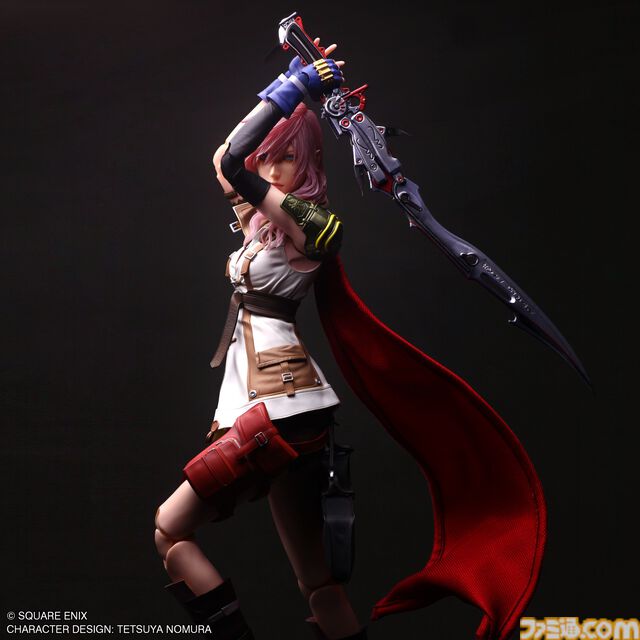 『FF13』ライトニングフィギュア登場。ブレイズエッジは銃と剣を切り替え可能。眼球可動で幅広いシチュエーションを再現