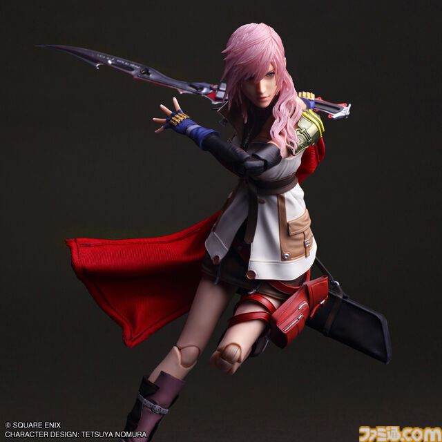 『FF13』ライトニングフィギュア登場。ブレイズエッジは銃と剣を切り替え可能。眼球可動で幅広いシチュエーションを再現