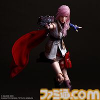 『FF13』ライトニングフィギュア登場。ブレイズエッジは銃と剣を切り替え可能。眼球可動で幅広いシチュエーションを再現