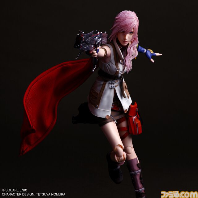 『FF13』ライトニングフィギュア登場。ブレイズエッジは銃と剣を切り替え可能。眼球可動で幅広いシチュエーションを再現