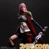 『FF13』ライトニングフィギュア登場。ブレイズエッジは銃と剣を切り替え可能。眼球可動で幅広いシチュエーションを再現
