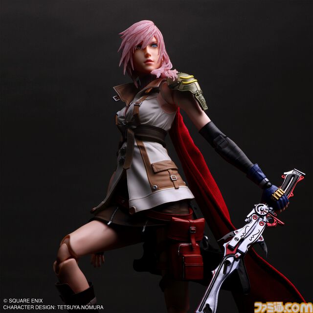 『FF13』ライトニングフィギュア登場。ブレイズエッジは銃と剣を切り替え可能。眼球可動で幅広いシチュエーションを再現