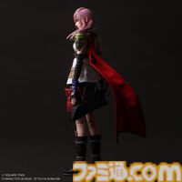『FF13』ライトニングフィギュア登場。ブレイズエッジは銃と剣を切り替え可能。眼球可動で幅広いシチュエーションを再現