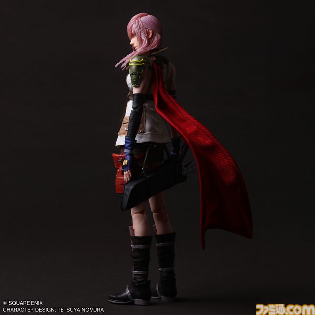 『FF13』ライトニングフィギュア登場。ブレイズエッジは銃と剣を切り替え可能。眼球可動で幅広いシチュエーションを再現