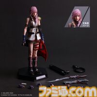 『FF13』ライトニングフィギュア登場。ブレイズエッジは銃と剣を切り替え可能。眼球可動で幅広いシチュエーションを再現