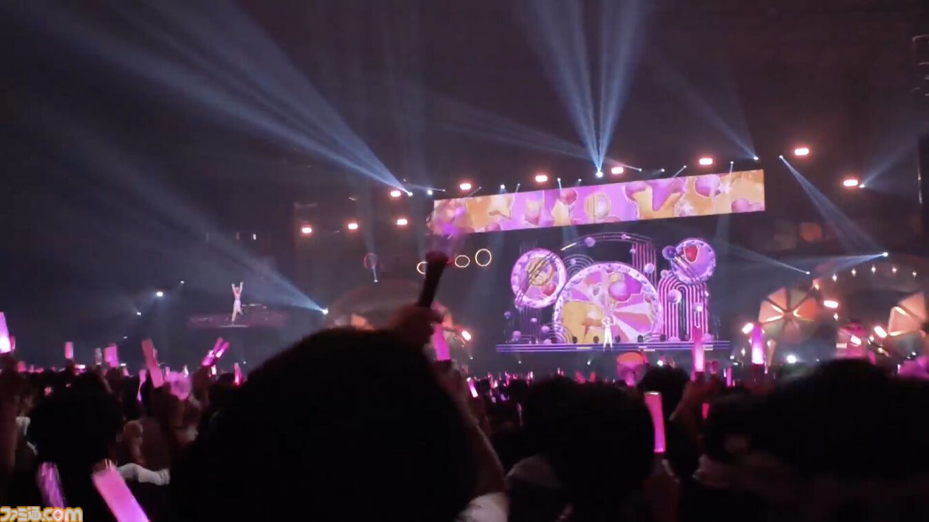【ホロライブ 6th Fes.】紫咲シオンさんのラストとなるフェスステージにいちばんの歓声。初参戦となるReGLOSSの個性が光るパフォーマンスも必見！ トップバッターは『ぽ』です【ステージ2 リポート】