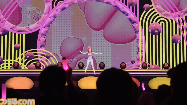 【ホロライブ 6th Fes.】紫咲シオンさんのラストとなるフェスステージにいちばんの歓声。初参戦となるReGLOSSの個性が光るパフォーマンスも必見！ トップバッターは『ぽ』です【ステージ2 リポート】