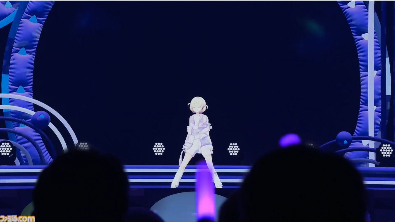 【ホロライブ 6th Fes.】紫咲シオンさんのラストとなるフェスステージにいちばんの歓声。初参戦となるReGLOSSの個性が光るパフォーマンスも必見！ トップバッターは『ぽ』です【ステージ2 リポート】