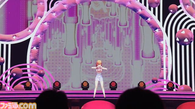 【ホロライブ 6th Fes.】紫咲シオンさんのラストとなるフェスステージにいちばんの歓声。初参戦となるReGLOSSの個性が光るパフォーマンスも必見！ トップバッターは『ぽ』です【ステージ2 リポート】