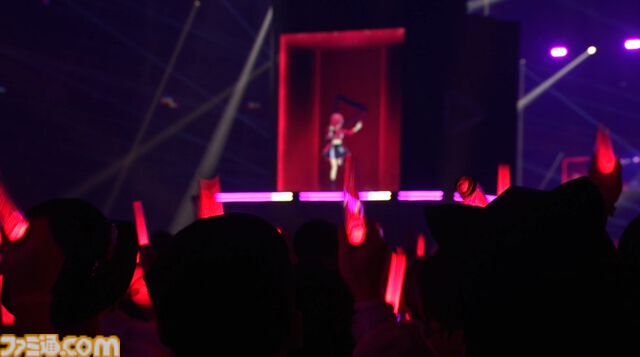 【ホロライブ 6th Fes.】紫咲シオンさんのラストとなるフェスステージにいちばんの歓声。初参戦となるReGLOSSの個性が光るパフォーマンスも必見！ トップバッターは『ぽ』です【ステージ2 リポート】
