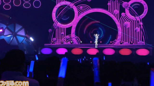 【ホロライブ 6th Fes.】紫咲シオンさんのラストとなるフェスステージにいちばんの歓声。初参戦となるReGLOSSの個性が光るパフォーマンスも必見！ トップバッターは『ぽ』です【ステージ2 リポート】