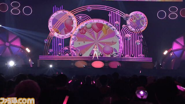 【ホロライブ 6th Fes.】紫咲シオンさんのラストとなるフェスステージにいちばんの歓声。初参戦となるReGLOSSの個性が光るパフォーマンスも必見！ トップバッターは『ぽ』です【ステージ2 リポート】