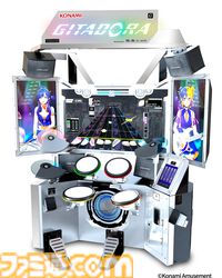 『ギタドラ GALAXY WAVE DELTA』が新筐体“アリーナモデル”で稼働開始。大型トリプルモニターやタッチパネルの対応、音響体験の向上など各機能がパワーアップ