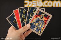 『ダークソウル』ジークマイヤーのぬいぐるみが登場。ツヴァイヘンダーとピアスシールドを装備可能。墓王ニト、アルトリウス、ソラールなどが描かれたトランプも