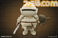 『ダークソウル』ジークマイヤーのぬいぐるみが登場。ツヴァイヘンダーとピアスシールドを装備可能。墓王ニト、アルトリウス、ソラールなどが描かれたトランプも