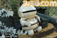 『ダークソウル』ジークマイヤーのぬいぐるみが登場。ツヴァイヘンダーとピアスシールドを装備可能。墓王ニト、アルトリウス、ソラールなどが描かれたトランプも