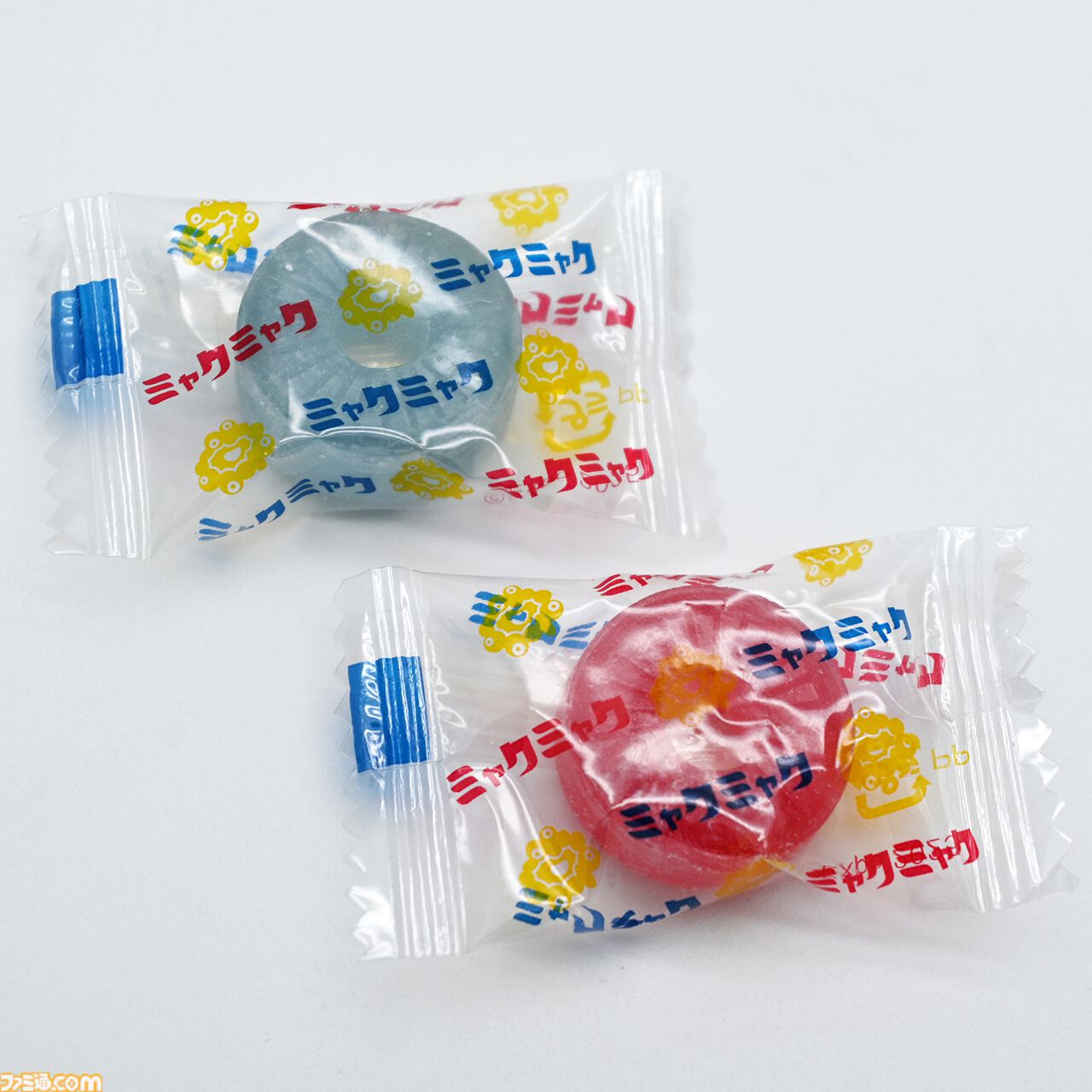 ミャクミャク×パインアメのコラボ商品が大阪・関西万博で発売。赤・青ミャクミャクカラーのパインアメ。缶デザインもかわいい