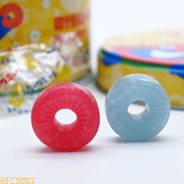 ミャクミャク×パインアメのコラボ商品が大阪・関西万博で発売。赤・青ミャクミャクカラーのパインアメ。缶デザインもかわいい