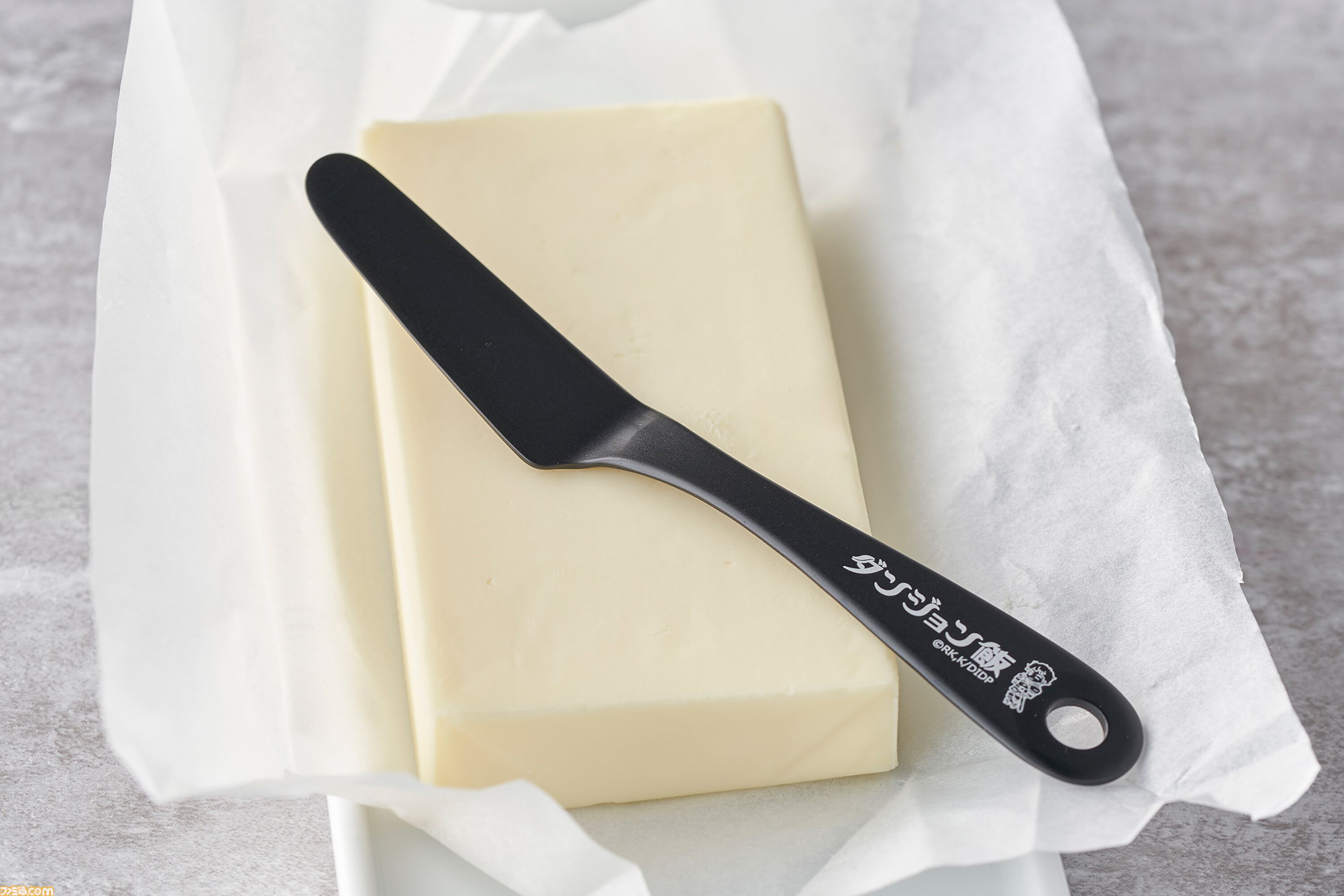 『ダンジョン飯』マルシルの使い魔をモチーフにした調理器具が登場。村の鍛冶屋とのコラボグッズ第2弾が4月7日に発売