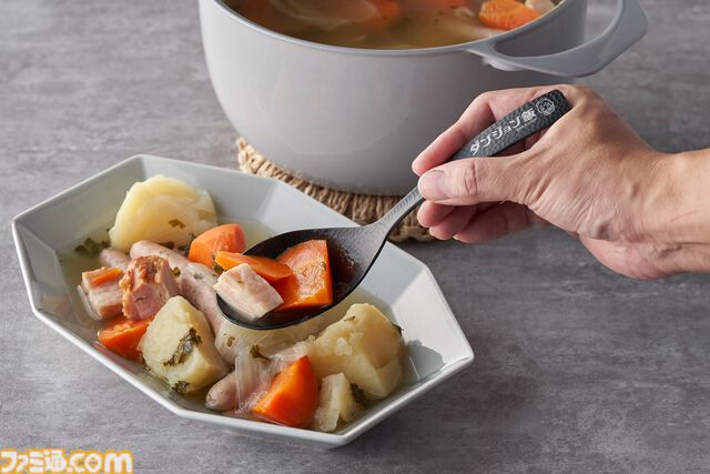 『ダンジョン飯』マルシルの使い魔をモチーフにした調理器具が登場。村の鍛冶屋とのコラボグッズ第2弾が4月7日に発売