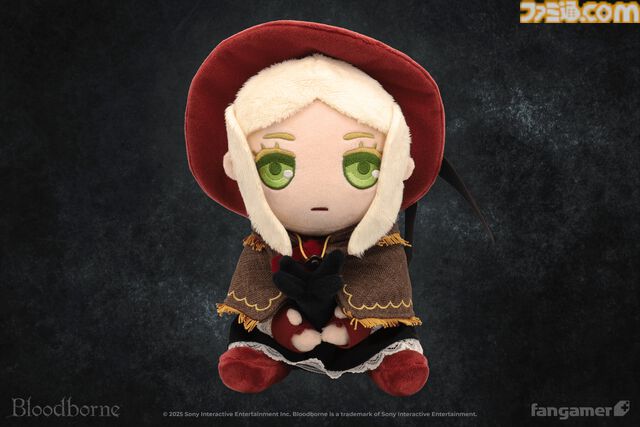 『ブラッドボーン』ちょこんと座った人形ぬいぐるみがかわいい。星の娘Tシャツや、教区長エミーリアのピンバッジなど新作グッズが発売