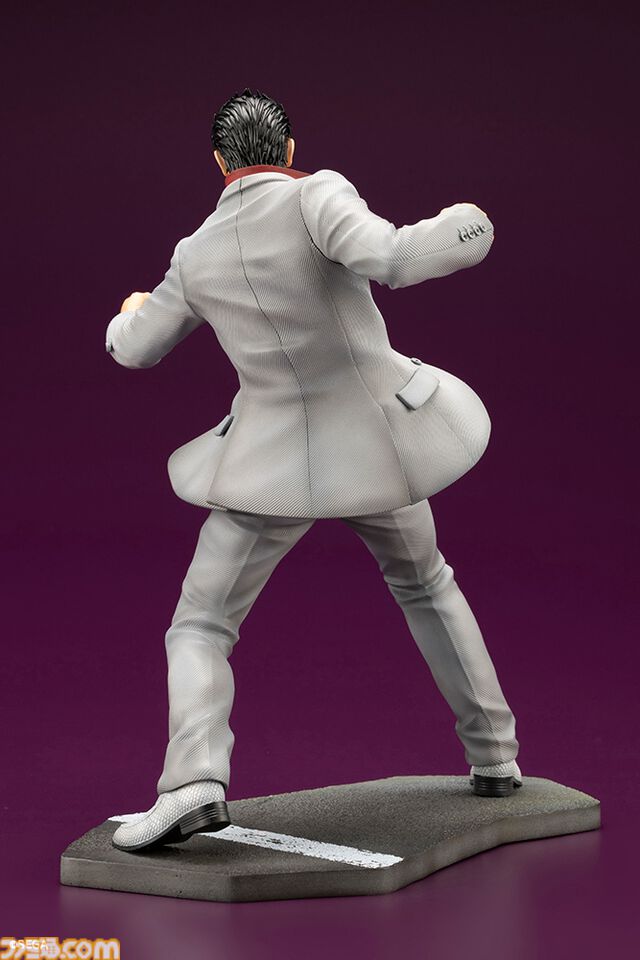 『龍が如く』桐生一馬の戦闘シーンポーズを1/6スケールフィギュア化。鋭い眼光や翻るジャケットで桐生の迫力を表現。セガストア特典は神室町天下一通りの布ポスター
