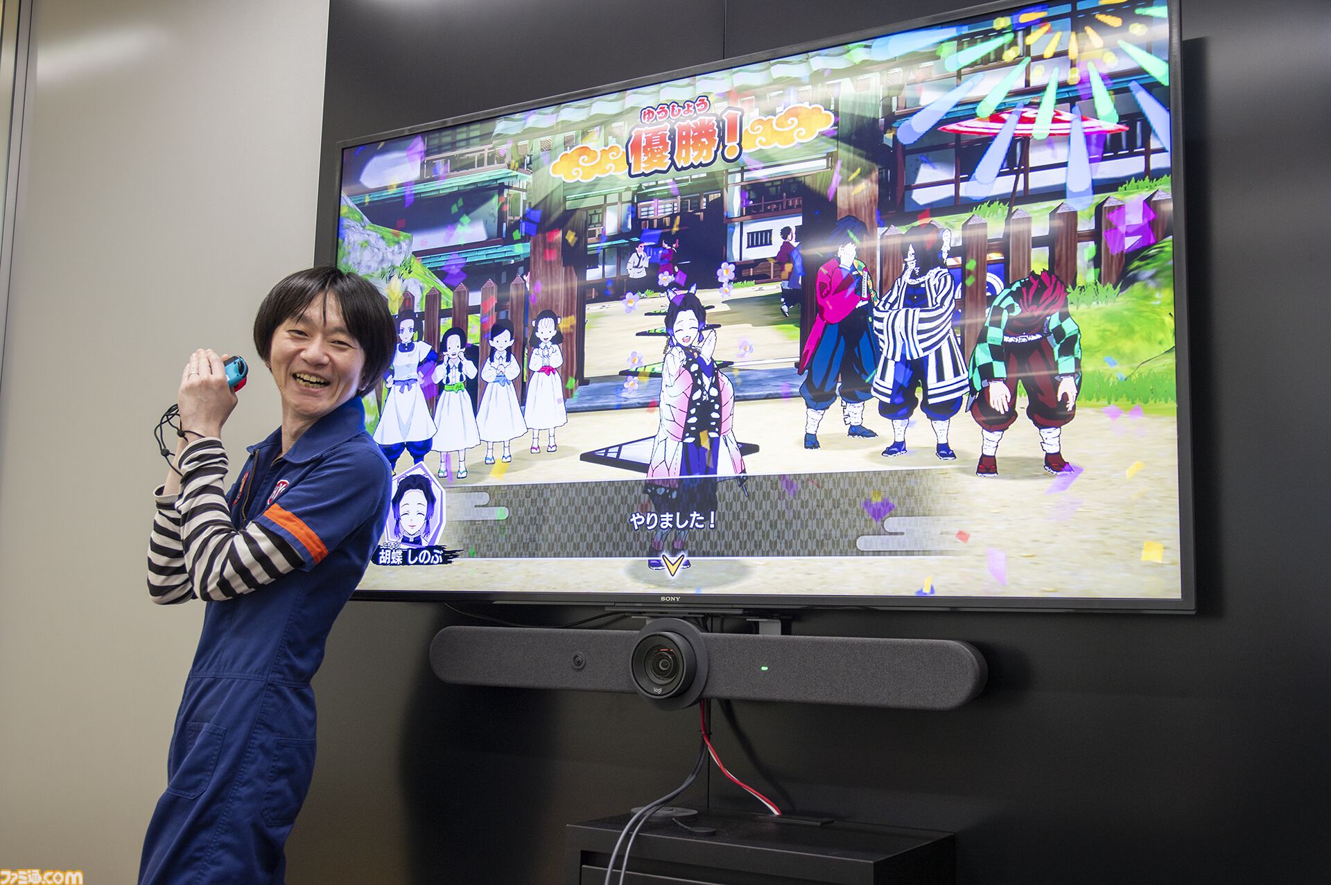 『鬼滅の刃 目指せ！最強隊士！』は家族や友だちを巻き込んでハマれるボードゲーム。大人4人が会議室で叫びまくり、呼吸の大切さを実感
