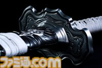 『ニーア オートマタ』2Bの剣“白の契約”が1/1スケール（139cm）で発売。スクウェア・エニックス全面監修。細部の造形だけでなく振り応えのある重量バランスにまでこだわったスマート・トイ