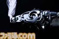 『ニーア オートマタ』2Bの剣“白の契約”が1/1スケール（139cm）で発売。スクウェア・エニックス全面監修。細部の造形だけでなく振り応えのある重量バランスにまでこだわったスマート・トイ