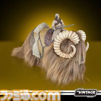 『スター・ウォーズ』デス・トルーパーのヘルメットの再現度がスゴイ、ライト機能つきでバッチリ光る。4月23日9時より先行予約が開始