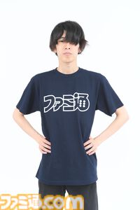 週刊ファミ通1900号＆39周年を記念した“ファミ通ロゴTシャツ付き限定版”の予約受付中。新色も増えたし編集者が商品サンプルを全力で着こなしてみた！