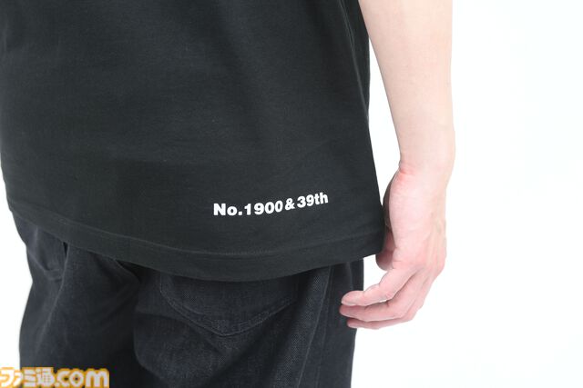 週刊ファミ通1900号＆39周年を記念した“ファミ通ロゴTシャツ付き限定版”の予約受付中。新色も増えたし編集者が商品サンプルを全力で着こなしてみた！
