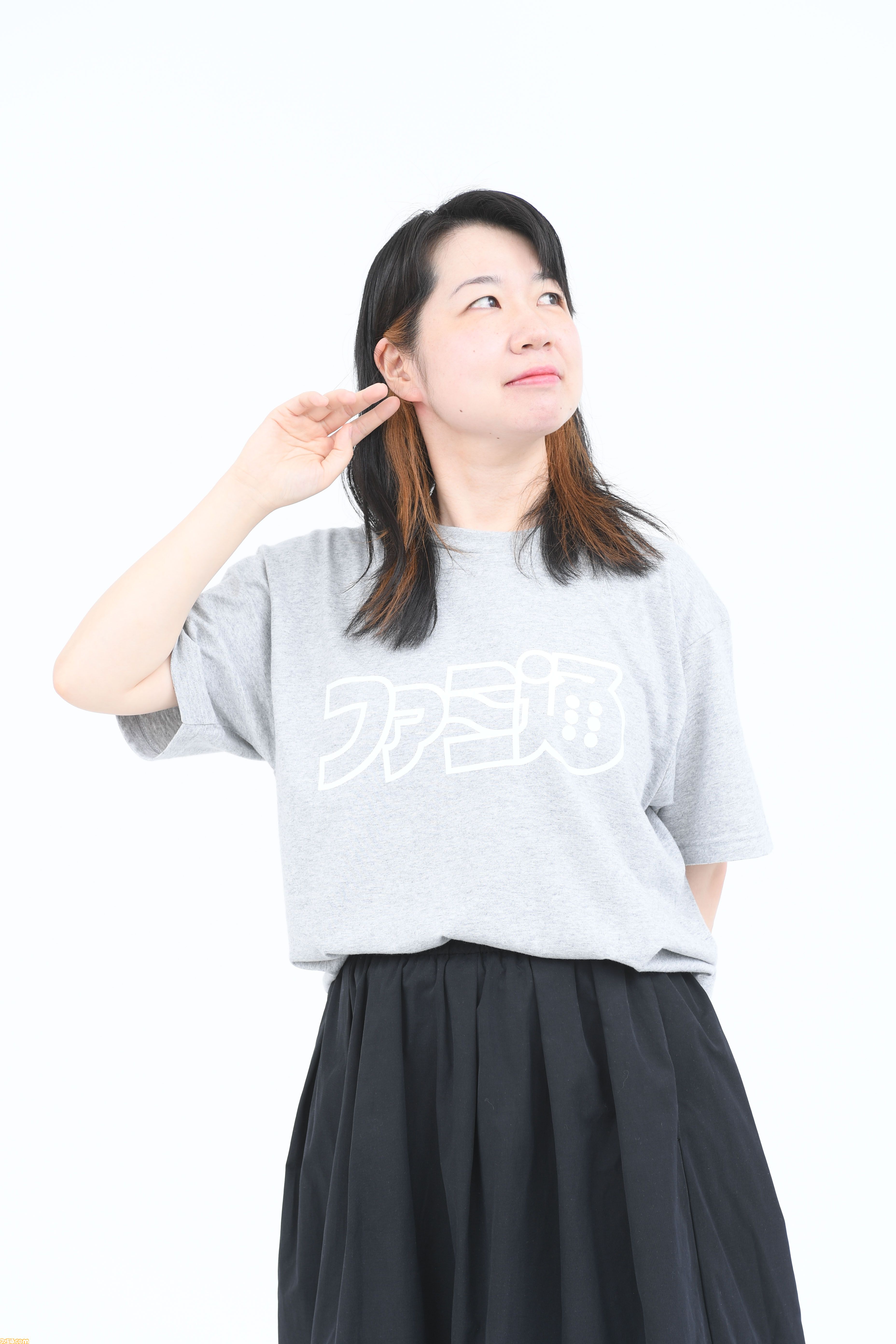 週刊ファミ通1900号＆39周年を記念した“ファミ通ロゴTシャツ付き限定版”の予約受付中。新色も増えたし編集者が商品サンプルを全力で着こなしてみた！