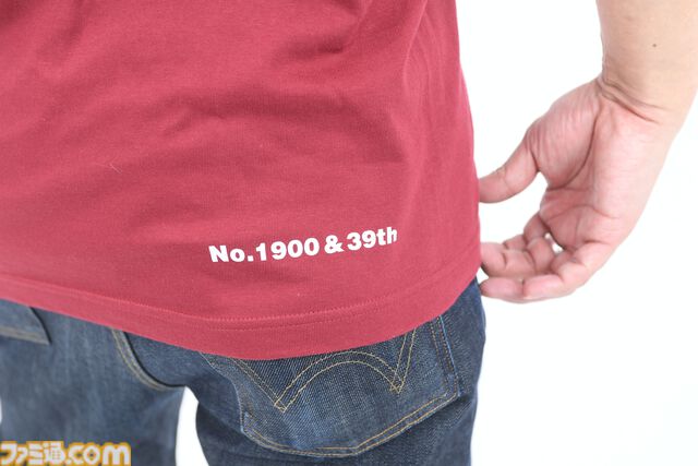 週刊ファミ通1900号＆39周年を記念した“ファミ通ロゴTシャツ付き限定版”の予約受付中。新色も増えたし編集者が商品サンプルを全力で着こなしてみた！