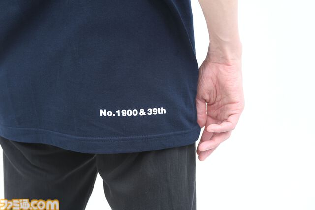 週刊ファミ通1900号＆39周年を記念した“ファミ通ロゴTシャツ付き限定版”の予約受付中。新色も増えたし編集者が商品サンプルを全力で着こなしてみた！
