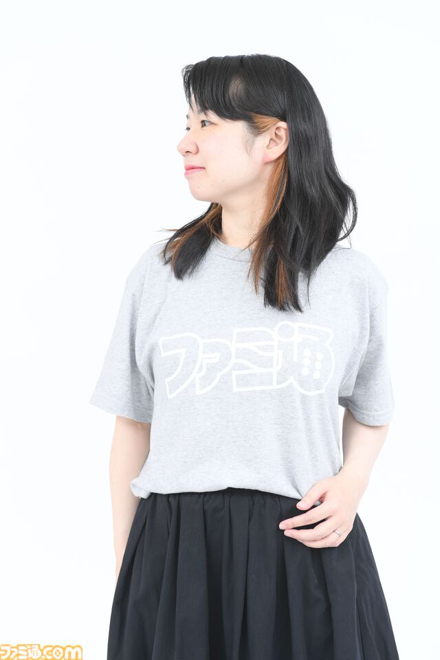 週刊ファミ通1900号＆39周年を記念した“ファミ通ロゴTシャツ付き限定版”の予約受付中。新色も増えたし編集者が商品サンプルを全力で着こなしてみた！