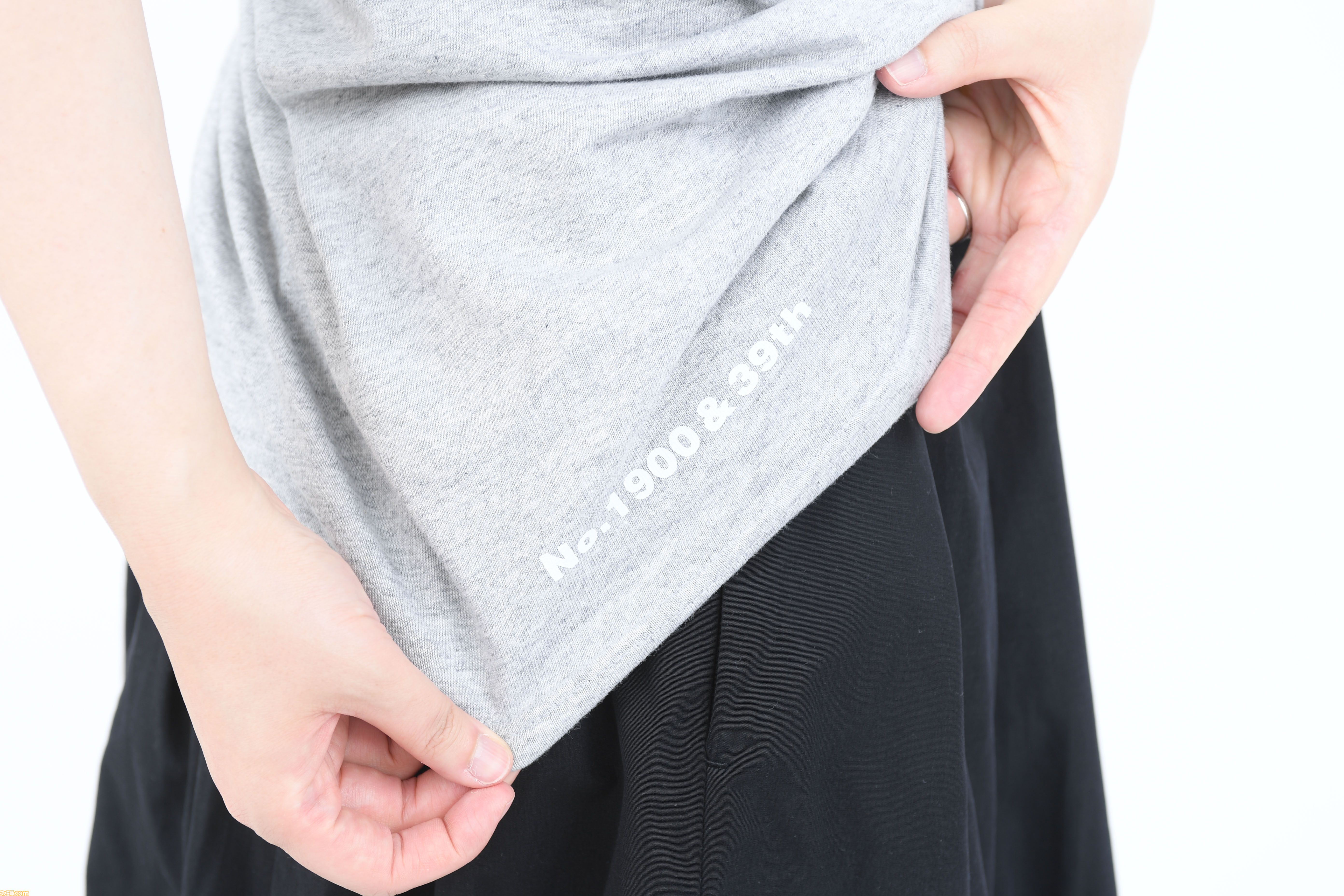 週刊ファミ通1900号＆39周年を記念した“ファミ通ロゴTシャツ付き限定版”の予約受付中。新色も増えたし編集者が商品サンプルを全力で着こなしてみた！