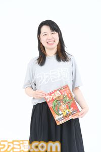 週刊ファミ通1900号＆39周年を記念した“ファミ通ロゴTシャツ付き限定版”の予約受付中。新色も増えたし編集者が商品サンプルを全力で着こなしてみた！