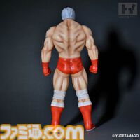 『キン肉マン』テリーマンが40センチのソフビフィギュアで登場。鍛え上げられた肉体を再現し、漫画から飛び出してきたような仕上がりに