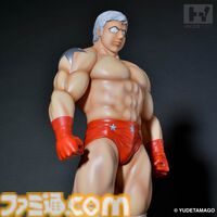 『キン肉マン』テリーマンが40センチのソフビフィギュアで登場。鍛え上げられた肉体を再現し、漫画から飛び出してきたような仕上がりに