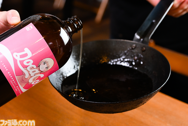 『ドカ食いダイスキ！もちづきさん』ドカ呑みクラフトコーラ“ドカ・コーラ（3055kcal）”が発売決定。今日は"至る"までやると決めた日におすすめ。死神を見ないよう注意