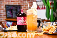 『ドカ食いダイスキ！もちづきさん』ドカ呑みクラフトコーラ“ドカ・コーラ（3055kcal）”が発売決定。今日は"至る"までやると決めた日におすすめ。死神を見ないよう注意